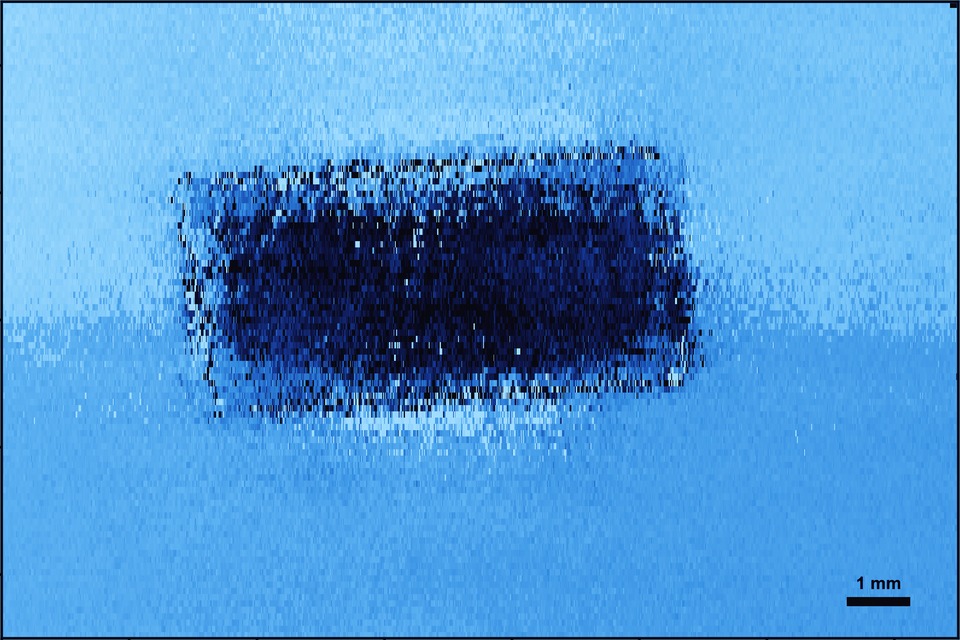 Peak frequency map revealing tape adhesion pattern